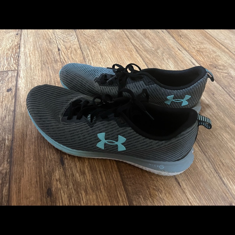 Women’s Under Armour tennis shoes.